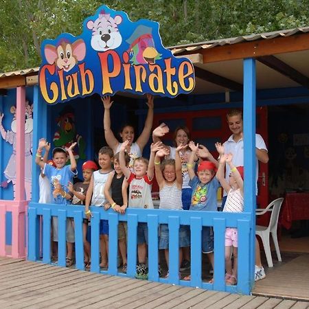 Camping Valras Climatise Hotel Serignan Bagian luar foto
