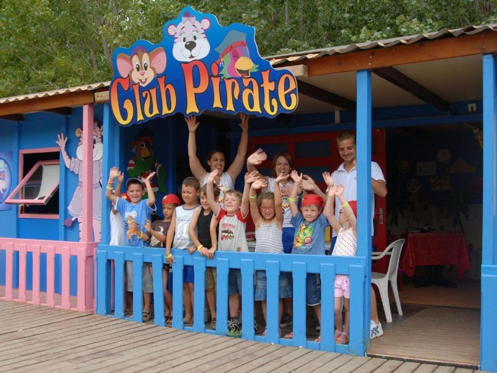 Camping Valras Climatise Hotel Serignan Bagian luar foto