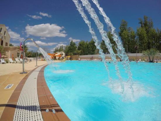 Camping Valras Climatise Hotel Serignan Bagian luar foto