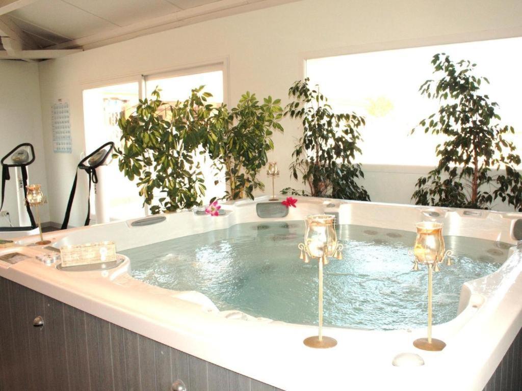 Camping Valras Climatise Hotel Serignan Bagian luar foto