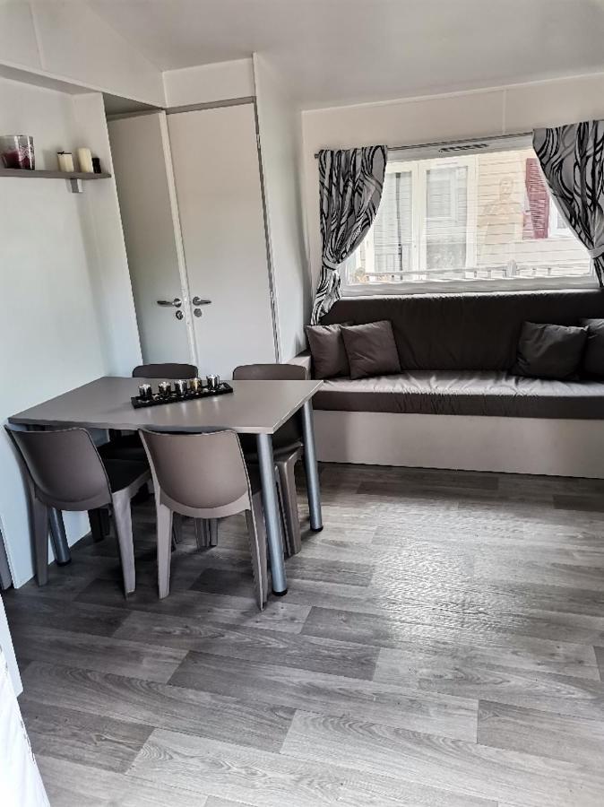Camping Valras Climatise Hotel Serignan Bagian luar foto