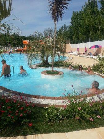 Camping Valras Climatise Hotel Serignan Bagian luar foto